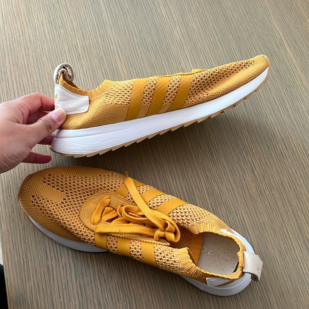 Very good condition adidas sneaker